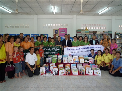 タイ農村の子供たちに図書館で読書きを教えるプロジェク